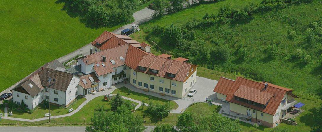 Alten- und Pflegeheim Fritz - Eine Familie im Grünen